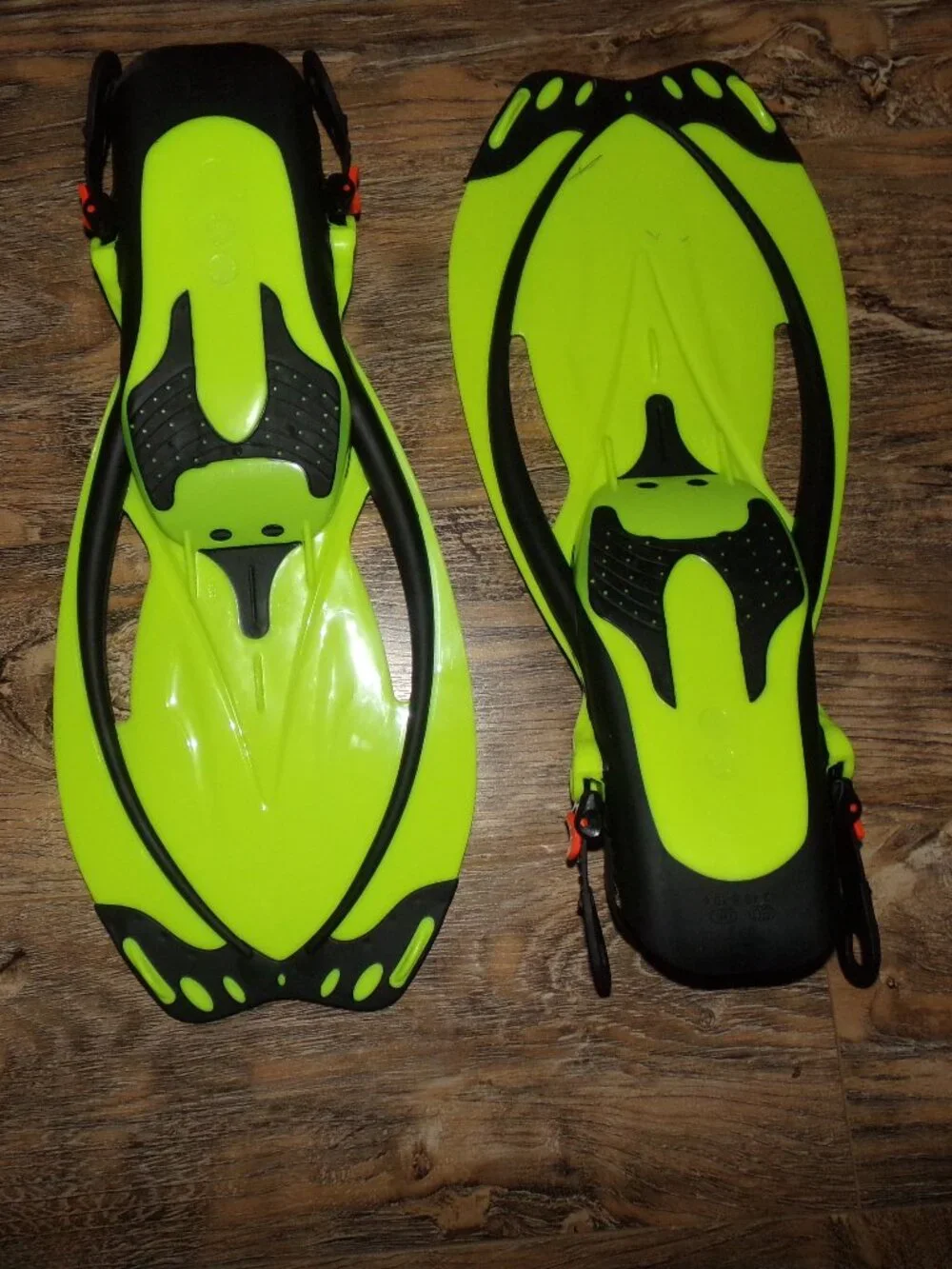 AQUA LUNG Sport Size ML/XL 9-13 Aqua Lung Diving Fins - Neon Yellow
